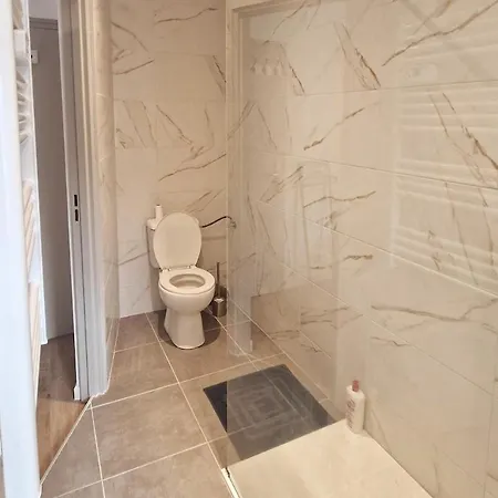 T2 Calme Renove 1-4 Pers Parking Tram 1 Apartman